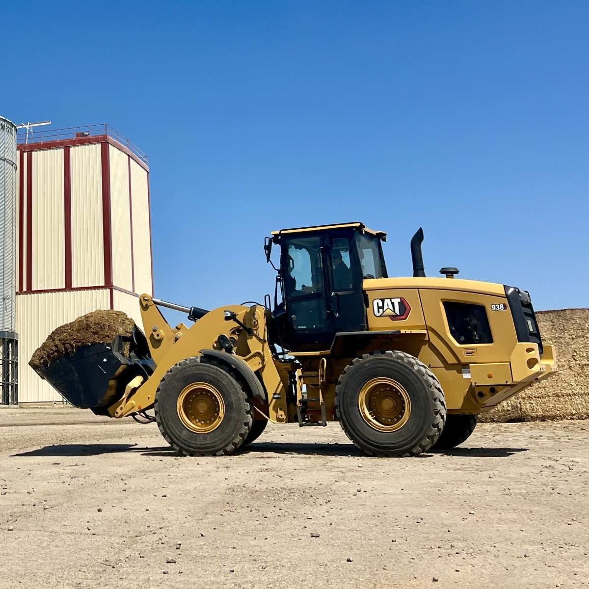 938 Ag Handler - 1200x1200